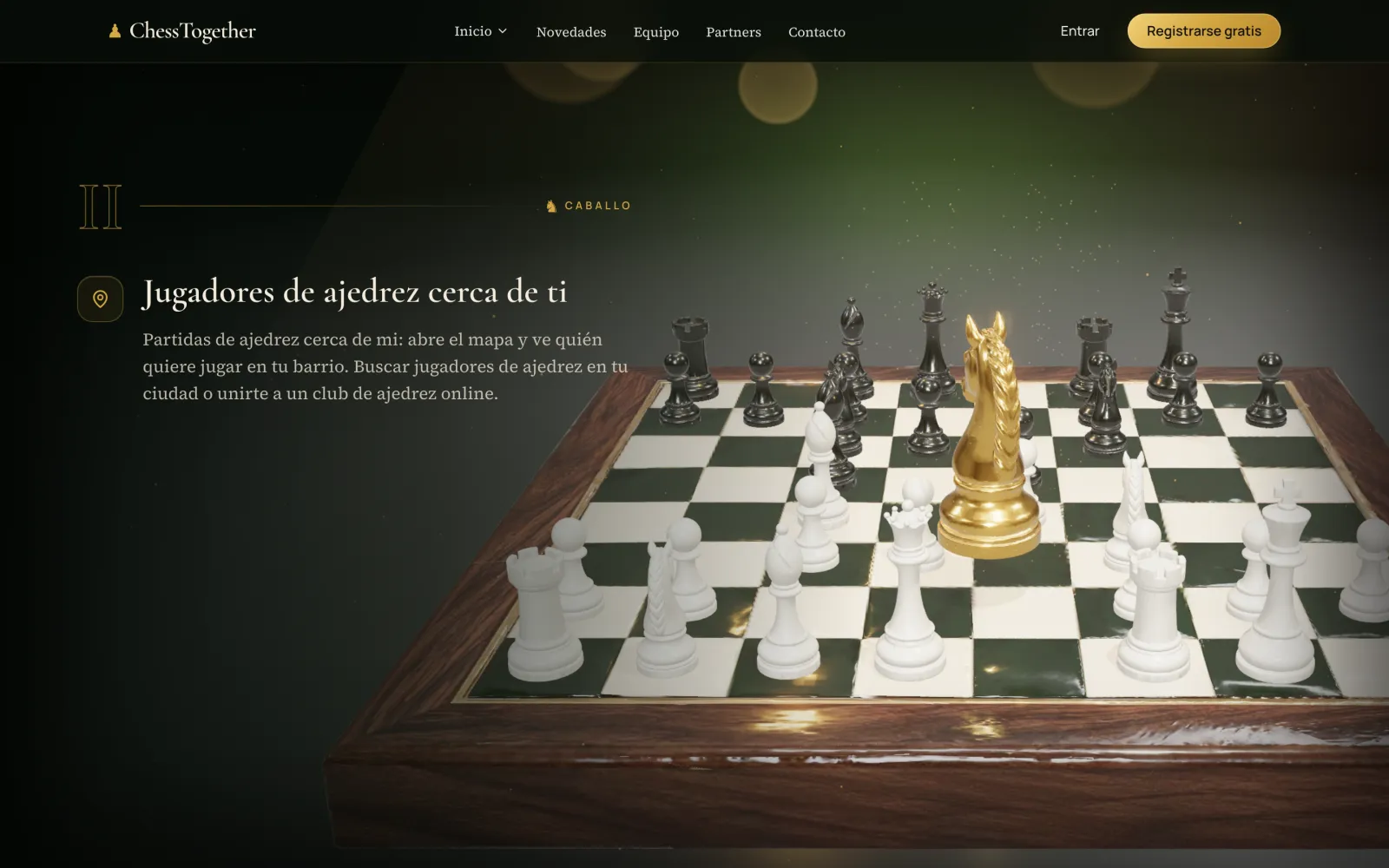 Jugadores de ajedrez cerca de ti, con el caballo dorado en el tablero